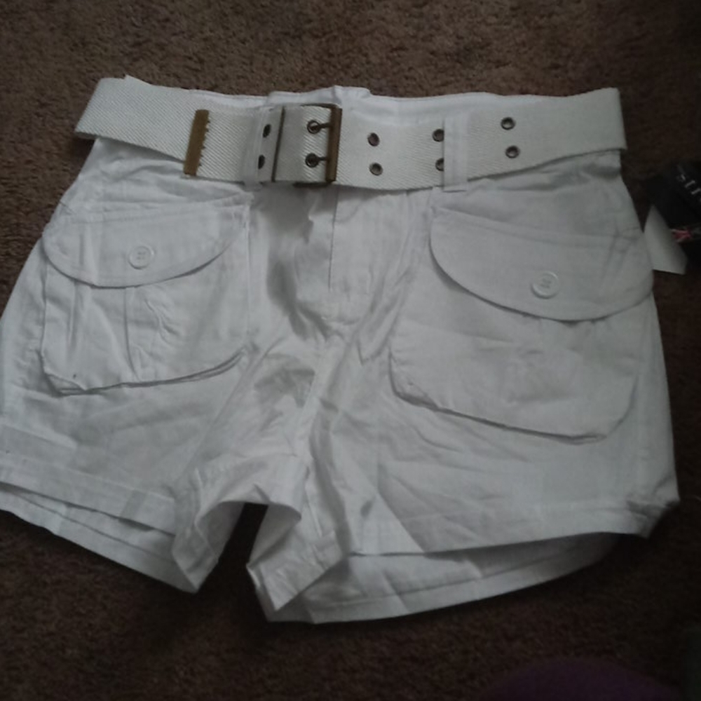 Shorts - Picture 2 of 3